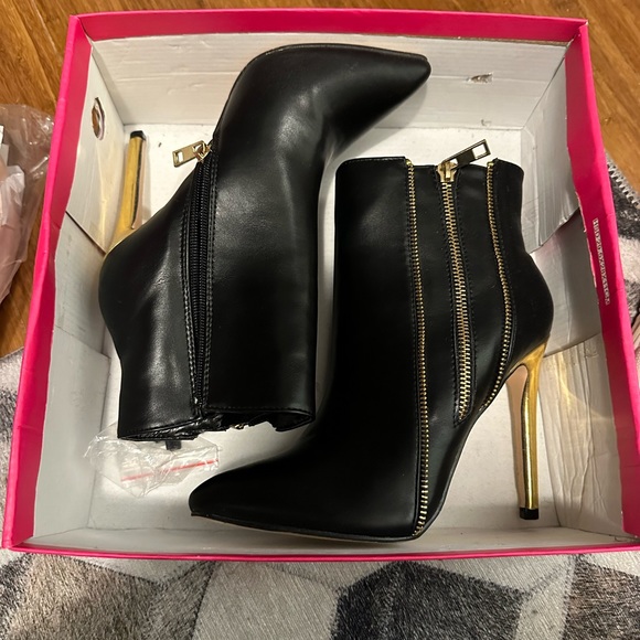 Black & Gold High Heels Zippo size 7 - Picture 2 of 5